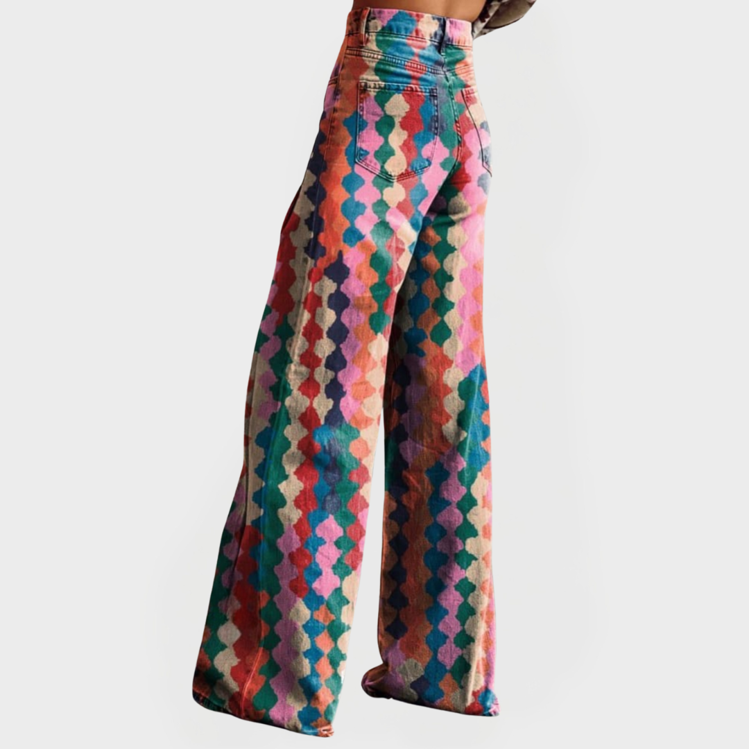 Vaqueros coloridos con perneras anchas para un estilo moderno