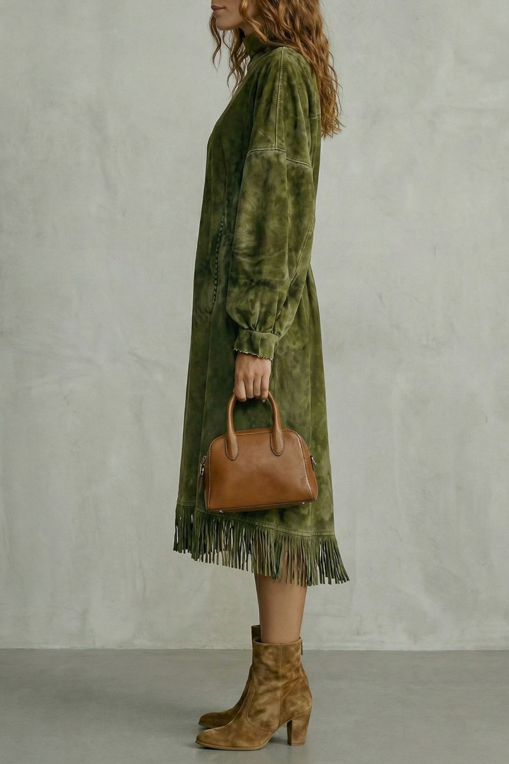 Valdrina – Vestido midi de cuello alto con detalles de flecos de ante