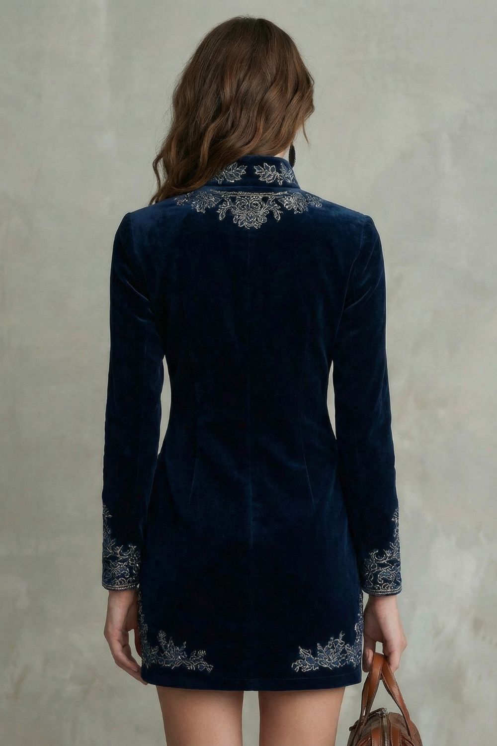 Elarine – Elegante minivestido de terciopelo bordado