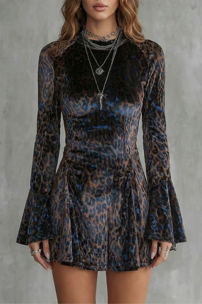 Bellanca – Vestido corto con estampado de leopardo y mangas acampanadas