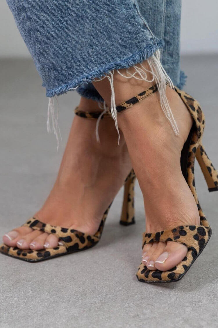 Abril | Zapatos de tacón con estampado de leopardo