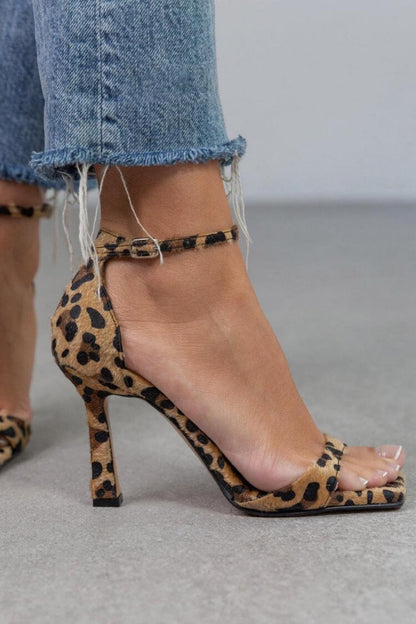 Abril | Zapatos de tacón con estampado de leopardo
