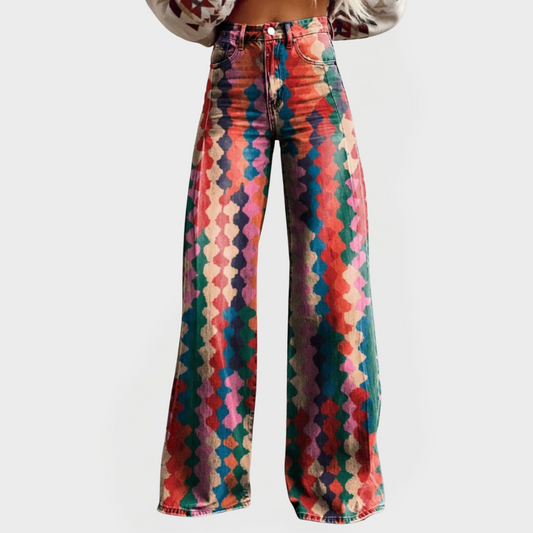 Vaqueros coloridos con perneras anchas para un estilo moderno