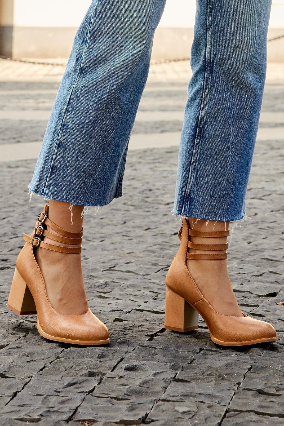 Ariana | Zapatos de tacón con triple hebilla