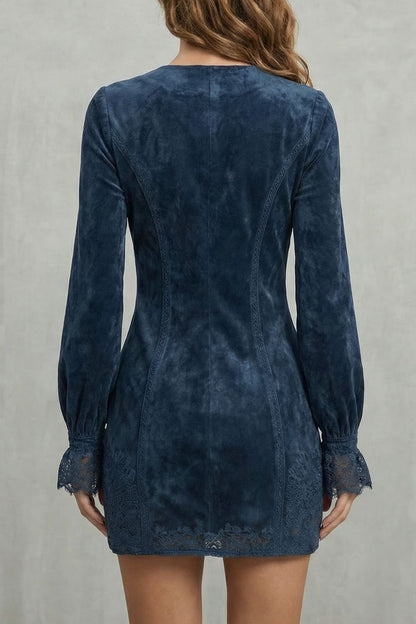 Avenelle – Vestido corto adornado con bordados y con cremallera frontal.