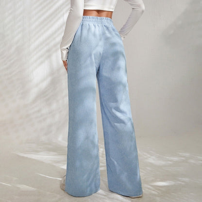 Pantalones fluidos y cómodos