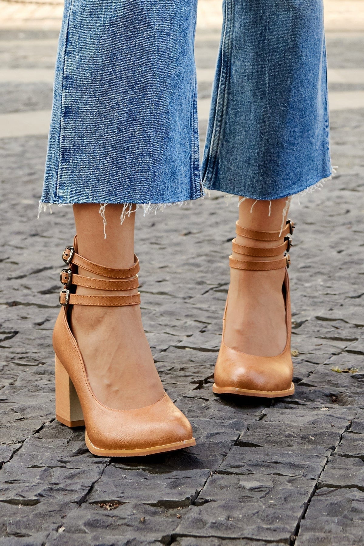 Ariana | Zapatos de tacón con triple hebilla