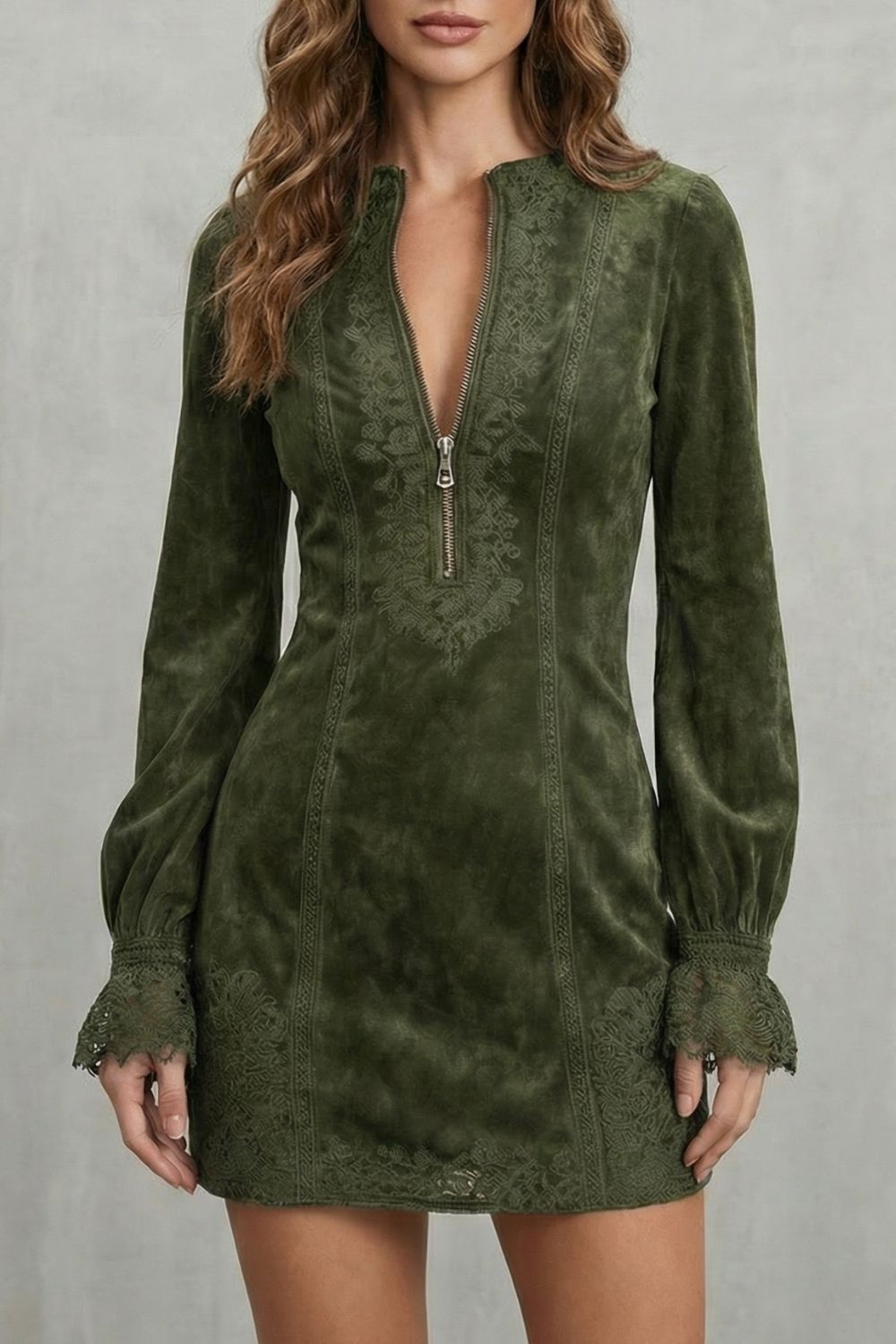 Avenelle – Vestido corto adornado con bordados y con cremallera frontal.