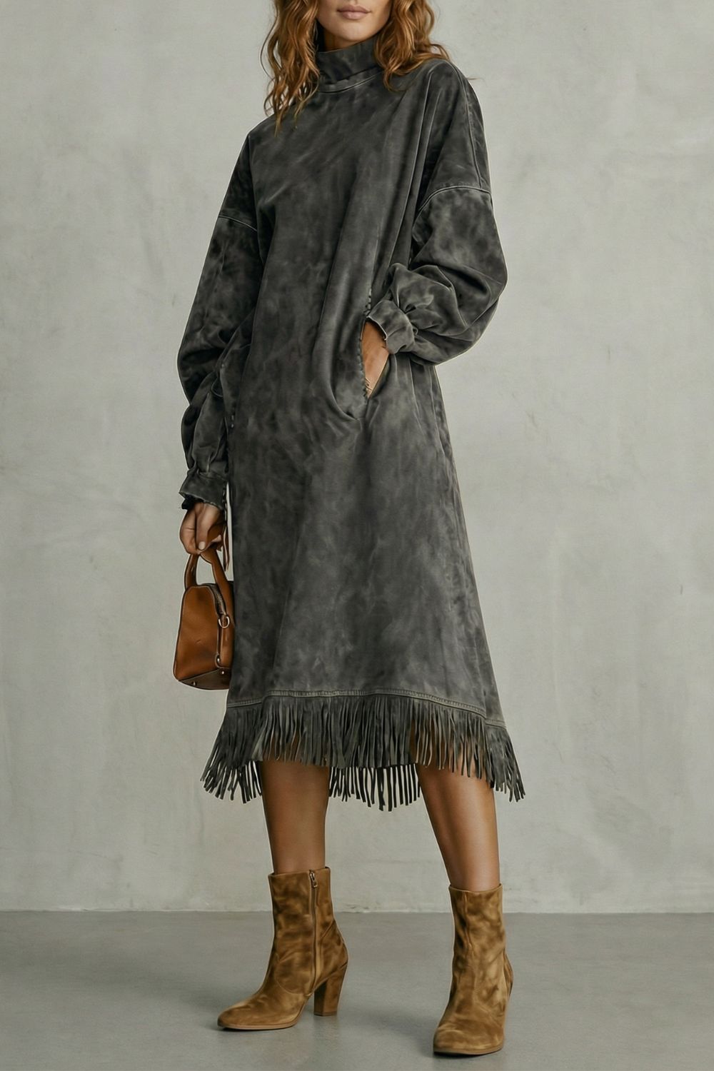 Valdrina – Vestido midi de cuello alto con detalles de flecos de ante