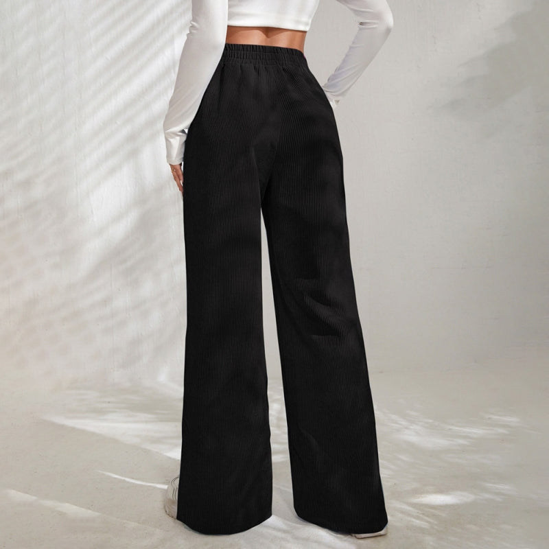 Pantalones fluidos y cómodos