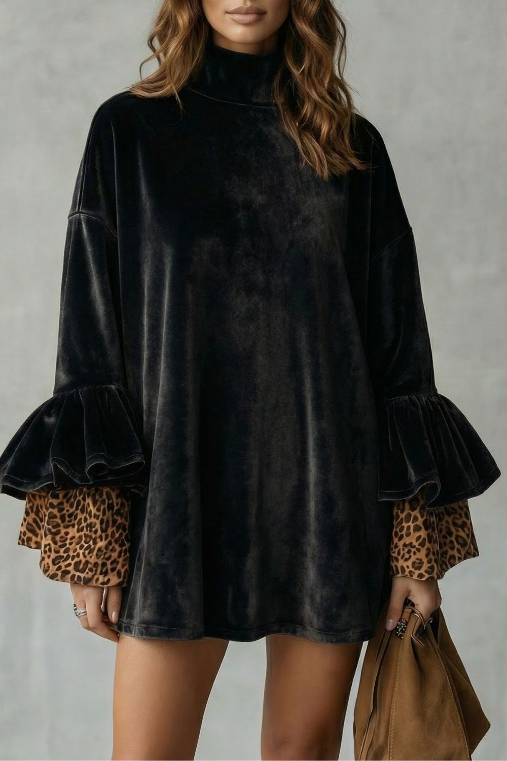 Velanique – Vestido corto de terciopelo con detalles de mangas superpuestas