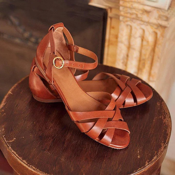 Alma | Elegantes sandalias planas con tiras
