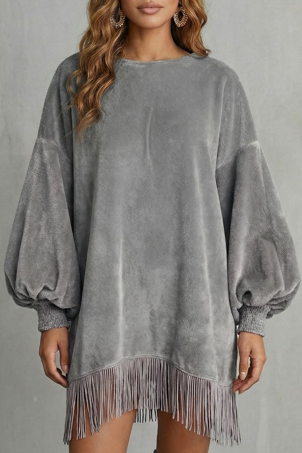 Bellurie – Vestido corto con mangas abullonadas y flecos