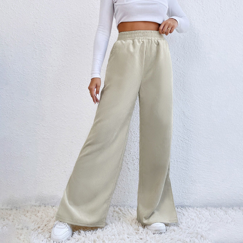 Pantalones fluidos y cómodos