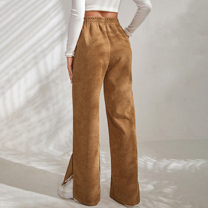 Pantalones fluidos y cómodos