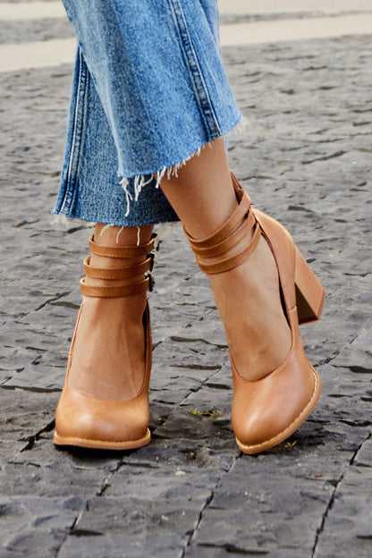 Ariana | Zapatos de tacón con triple hebilla