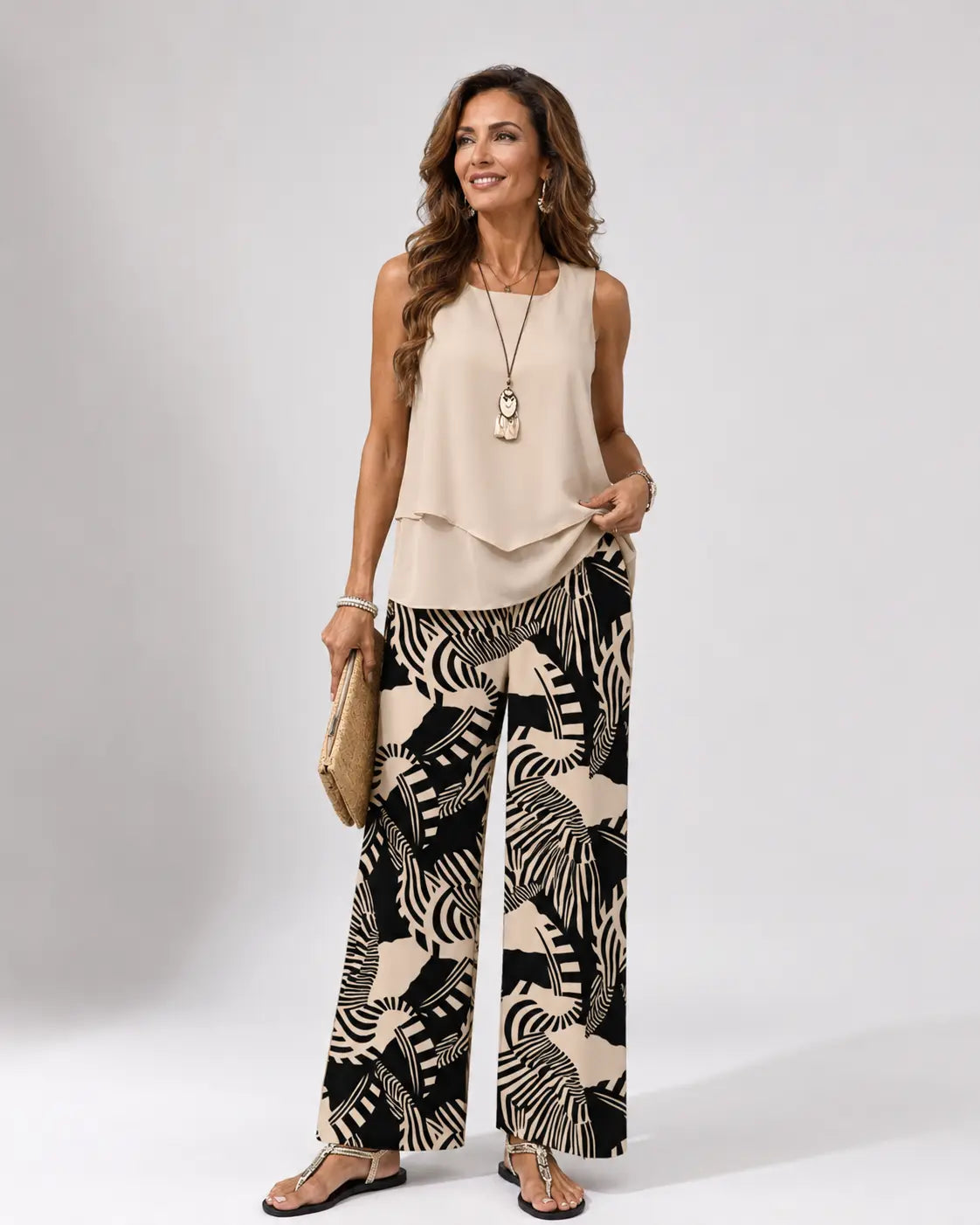 Ignacia™ | Conjunto de blusa beige y pantalón con estampado botánico