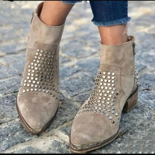 Cadence | Botines con tachuelas