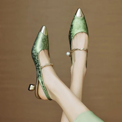 Elegantes zapatos de tacón con textura de molette