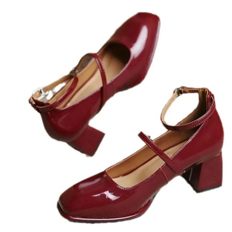 Zapatos de tacón elegantes con tira en el tobillo