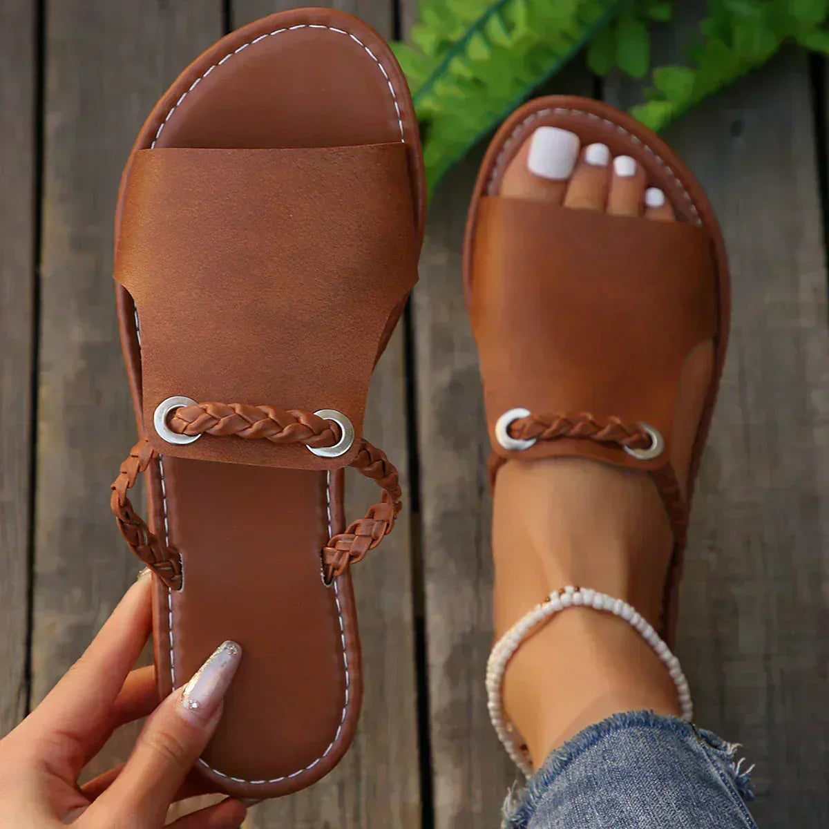 Sandalias sin cordones trenzadas