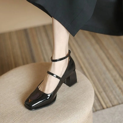 Zapatos de tacón elegantes con tira en el tobillo