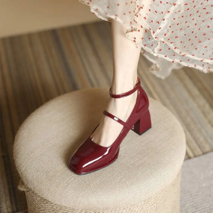 Zapatos de tacón elegantes con tira en el tobillo