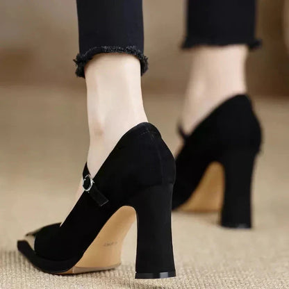 Elegantes zapatos de tacón Mora