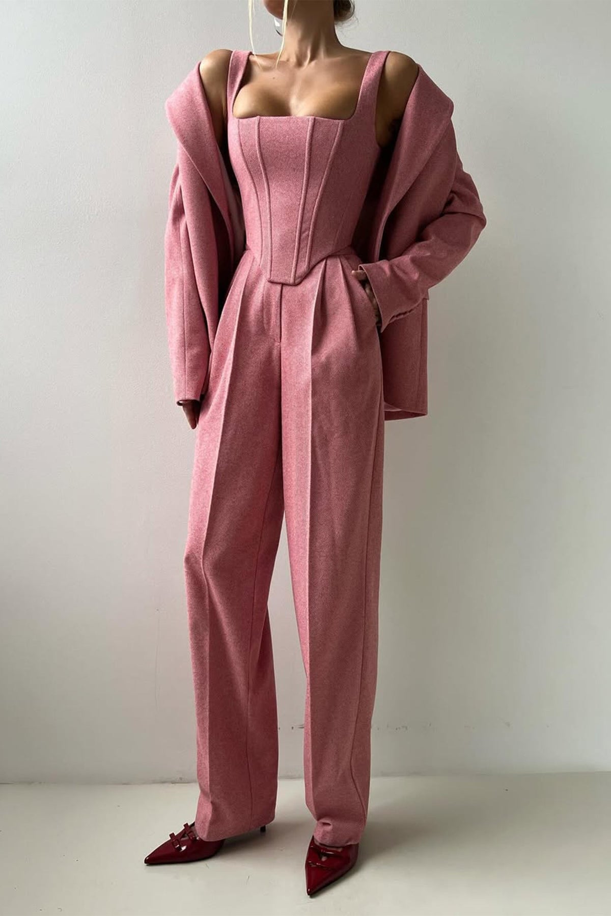 Grace - Conjunto de tres piezas con elegante blazer cruzado.