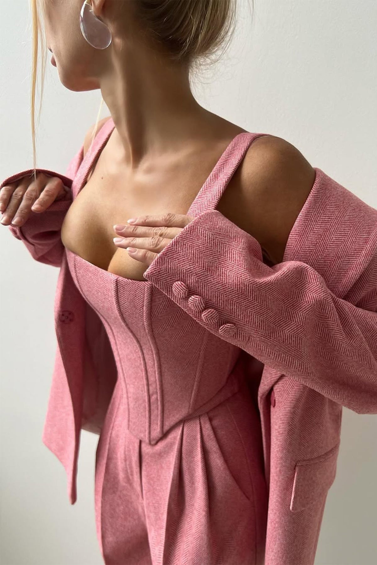 Grace - Conjunto de tres piezas con elegante blazer cruzado.