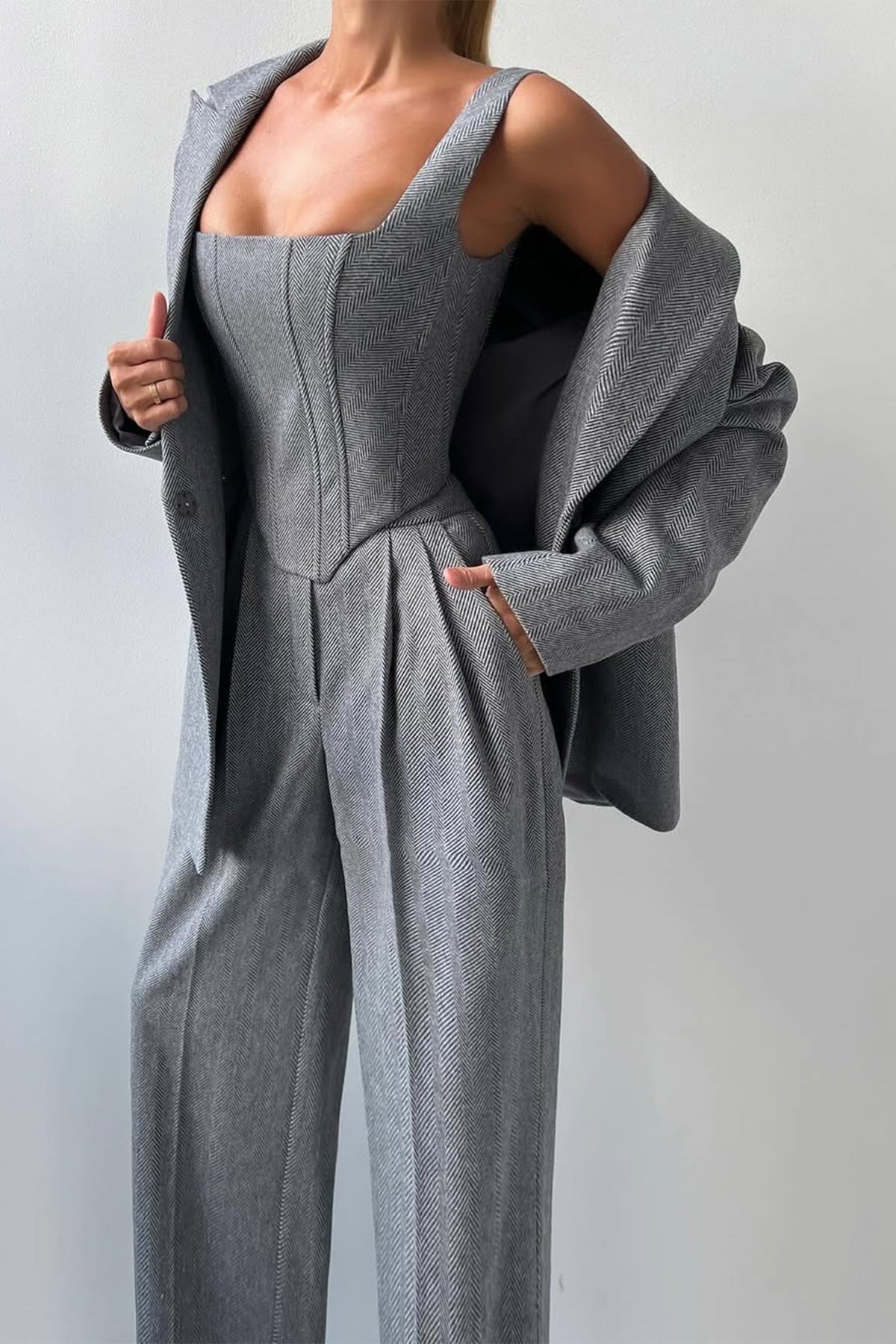 Grace - Conjunto de tres piezas con elegante blazer cruzado.