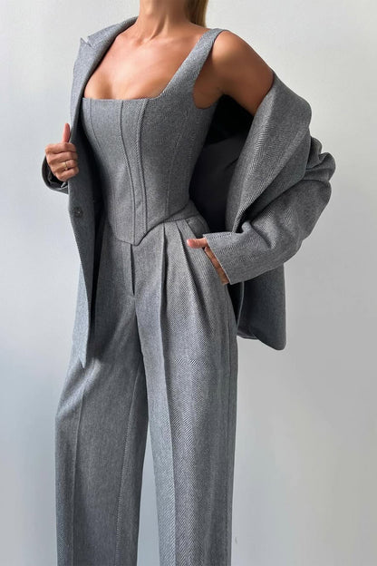 Grace - Conjunto de tres piezas con elegante blazer cruzado.
