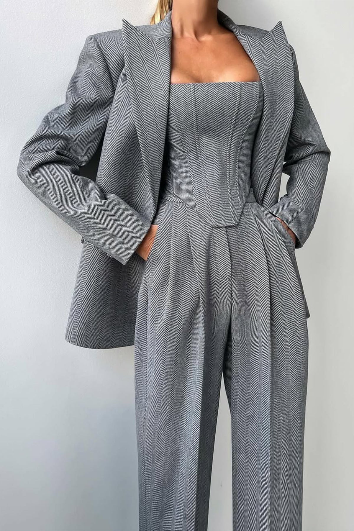 Grace - Conjunto de tres piezas con elegante blazer cruzado.