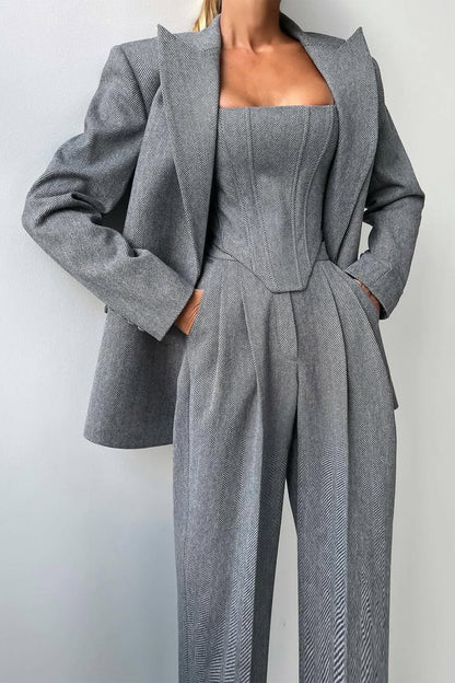 Grace - Conjunto de tres piezas con elegante blazer cruzado.