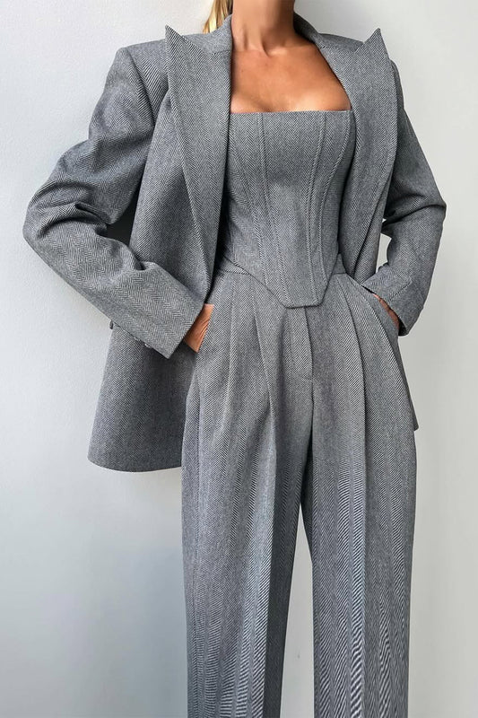 Grace - Conjunto de tres piezas con elegante blazer cruzado.