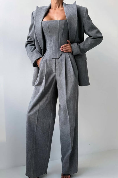 Grace - Conjunto de tres piezas con elegante blazer cruzado.