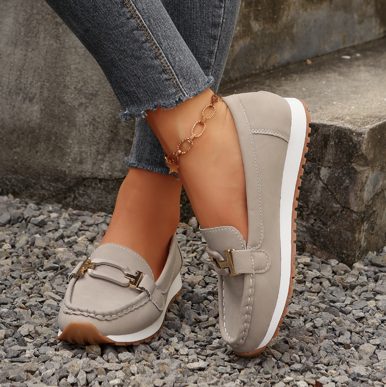 Emelia - Mocasines de lujo con detalles de cadena