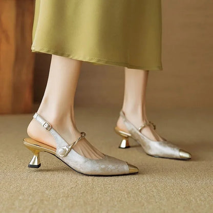 Elegantes zapatos de tacón con textura de molette