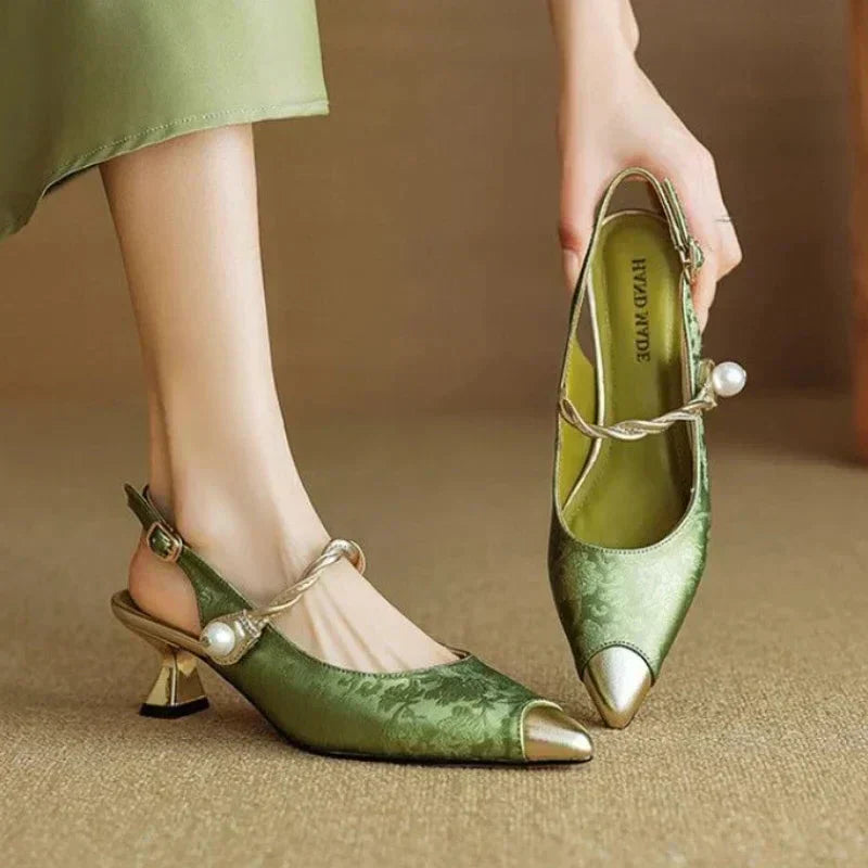 Elegantes zapatos de tacón con textura de molette